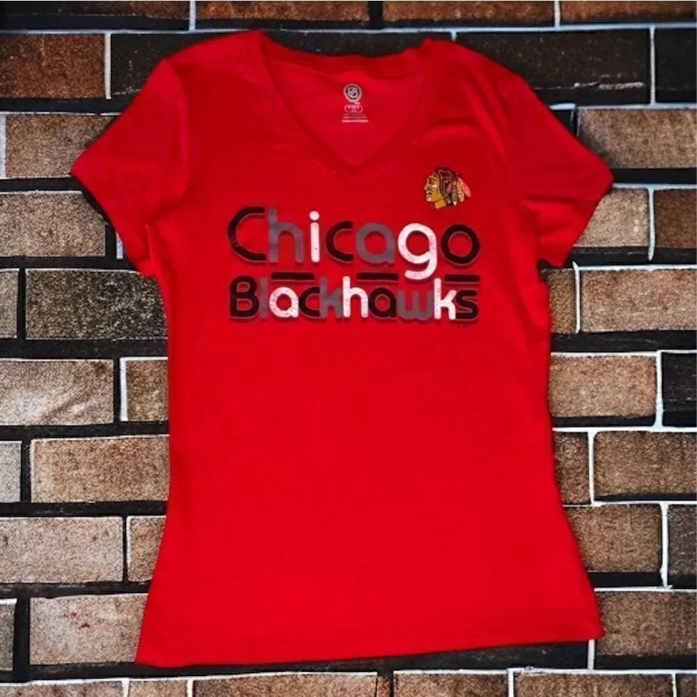 NWOT Chicago Blackhawks tee women’s
Size small red
